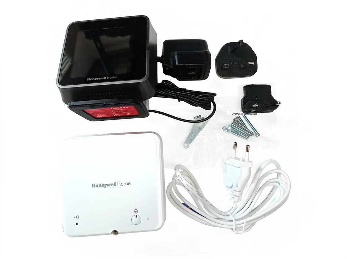 Termostato programable T6R inteligente Wi-Fi - inalámbrico, calor, ON/OFF y modulante OpenTherm - negro, referencia Y6H910RW4013